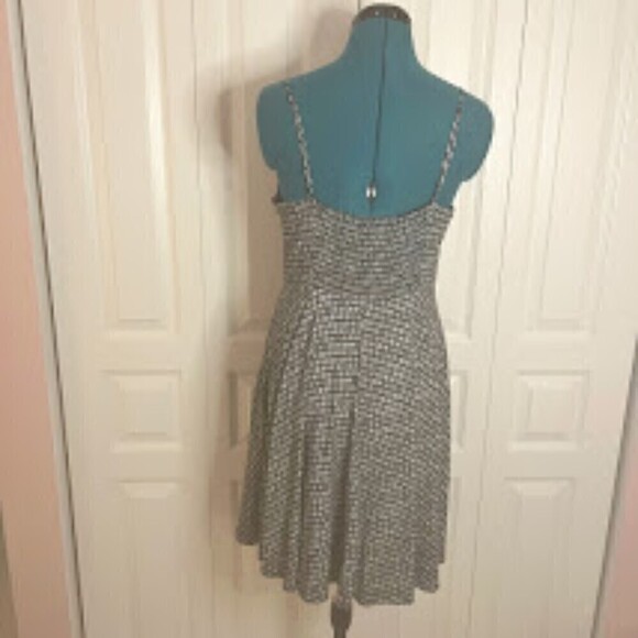 Old Navy Casual Lightweight Smocked Pleated Unlined Printed Fit & Flare Dress - Picture 5 of 13